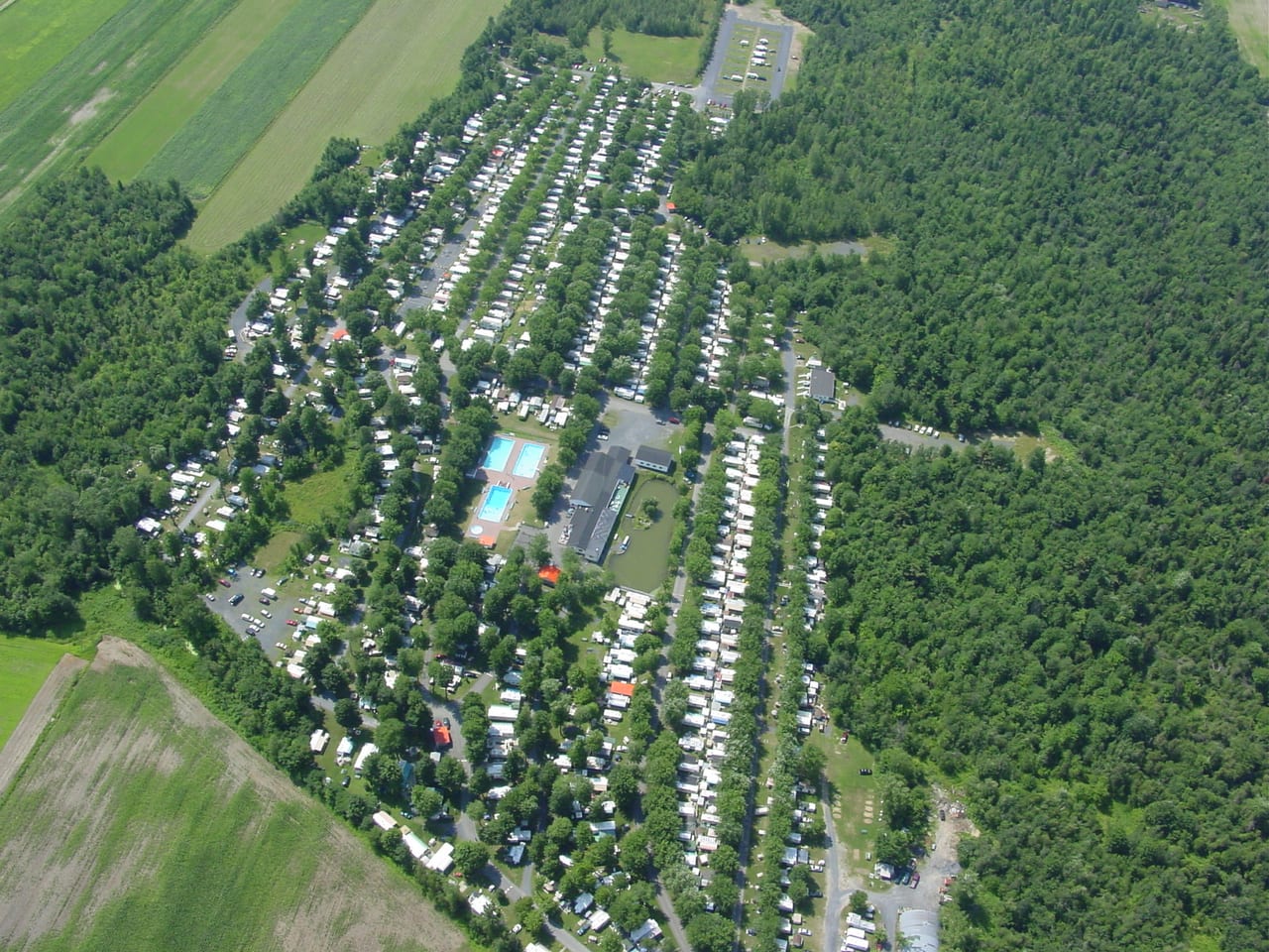 Vue aérienne des terrains saisonniers du Camping Mon Repos